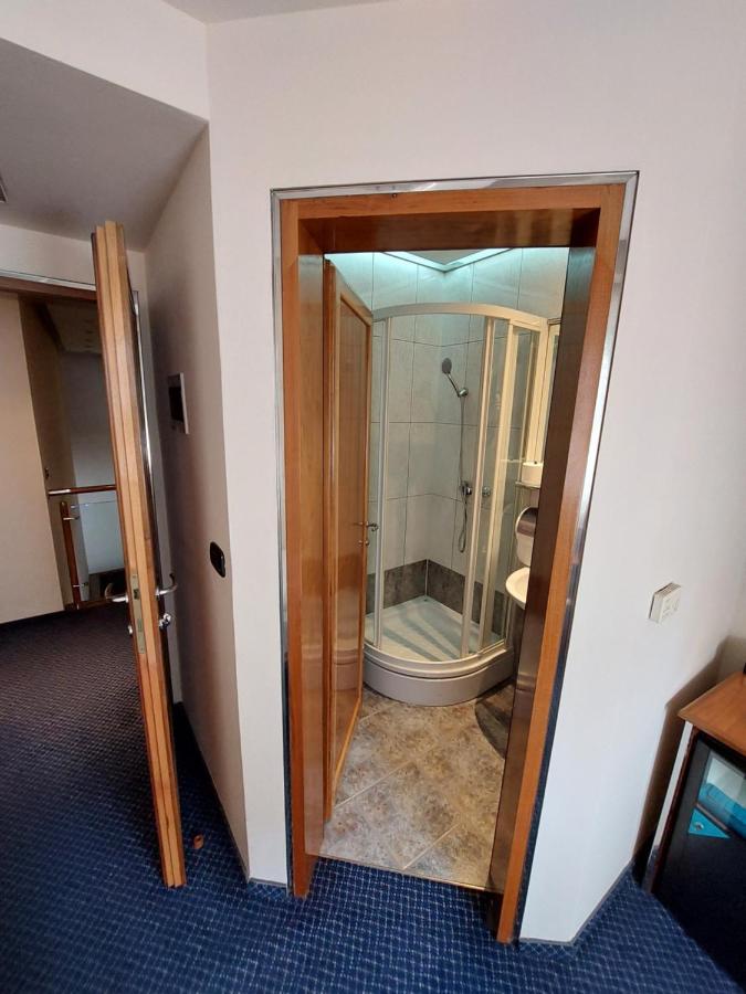 Hotel Brass- Free Parking Saraybosna Dış mekan fotoğraf