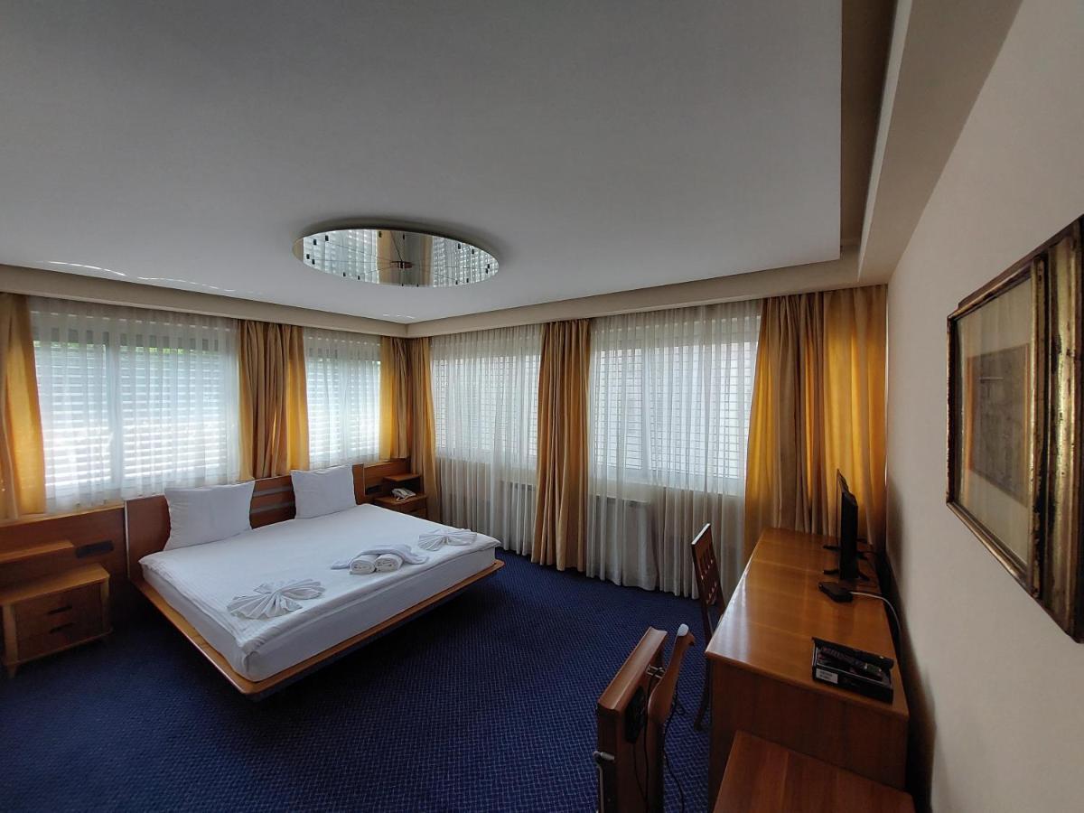 Hotel Brass- Free Parking Saraybosna Dış mekan fotoğraf