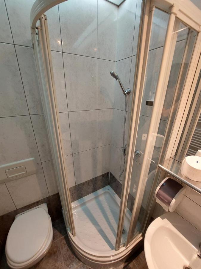 Hotel Brass- Free Parking Saraybosna Dış mekan fotoğraf